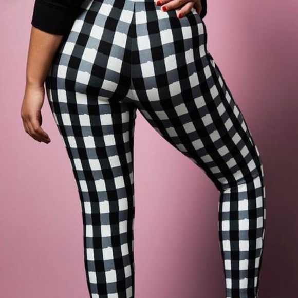 Betsey Johnson Black & White Plaid Pixie Pant - Picture 2 of 7